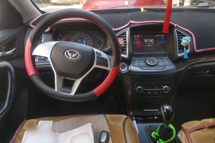 Used HYOSOW S6 2016 1.5T Manual Leading Model Center Console