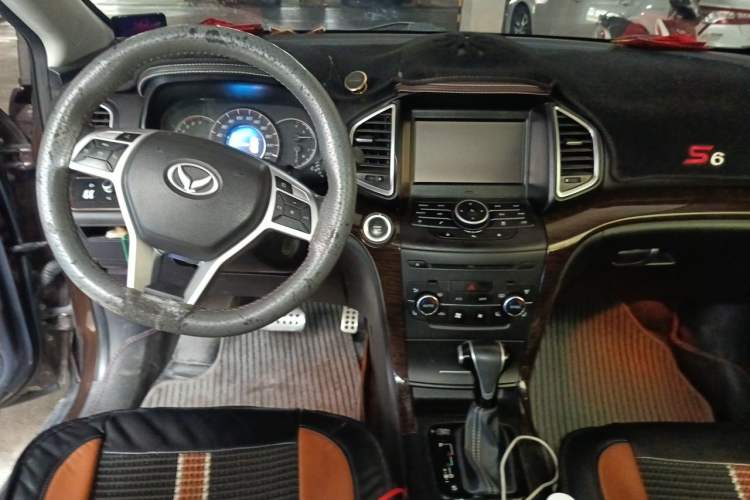 Used HYOSOW S6 2016 1.5T CVT Premium Edition Center Console