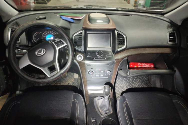 Used HYOSOW S6 2016 1.5T Manual Leading Model Center Console