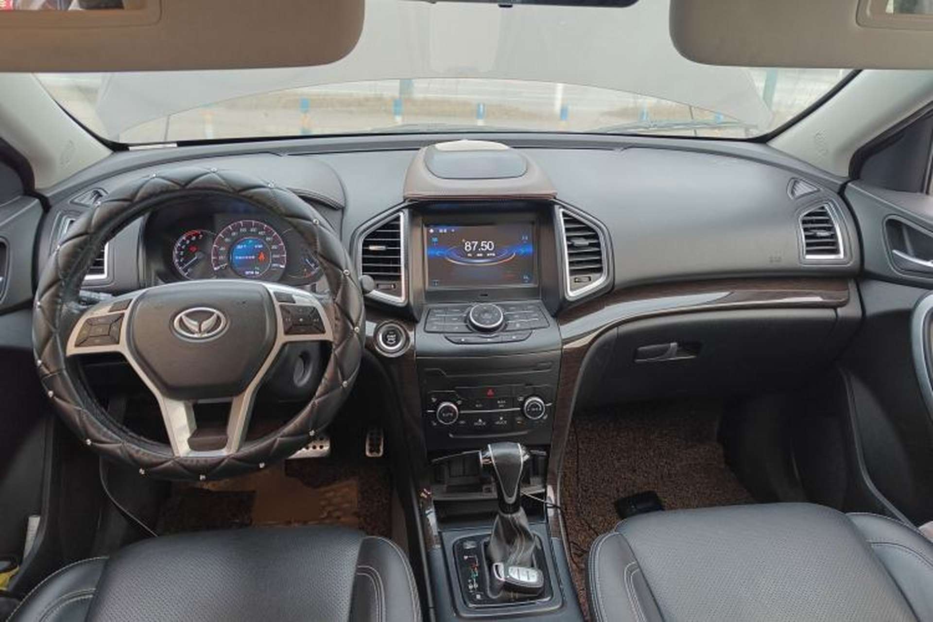 Used HYOSOW S6 2016 1.5T CVT Enjoyment Model Center Console