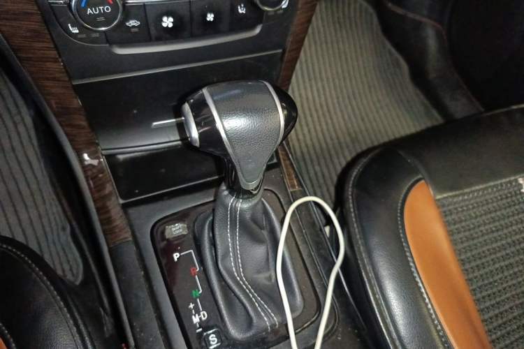 Used HYOSOW S6 2016 1.5T CVT Premium Edition Gear Lever