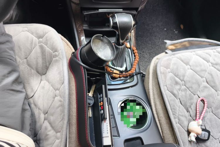 Used HYOSOW S6 2016 1.5T CVT Premium Edition Gear Lever
