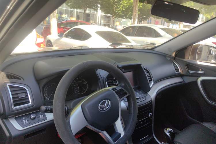 Used HYOSOW S6 2016 1.5T Manual Fashion Model Interior 1