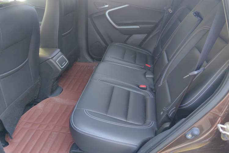 Used HYOSOW S6 2016 1.5T Manual Fashion Model Interior 4