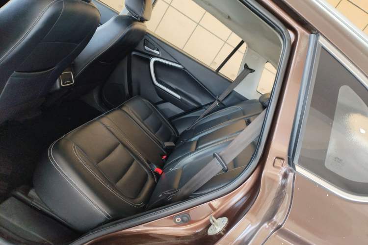 Used HYOSOW S6 2016 1.5T Manual Leading Model Interior 4