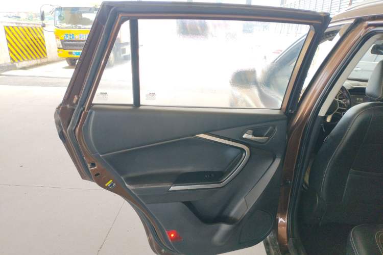 Used HYOSOW S6 2016 1.5T Manual Leading Model Interior 8