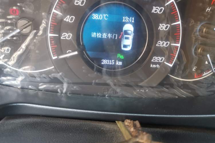Used HYOSOW S6 2016 1.5T Manual Leading Model Odometer Close Up