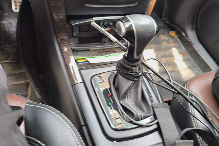 Used HYOSOW S6 2016 1.5T CVT Premium Edition Gear Lever