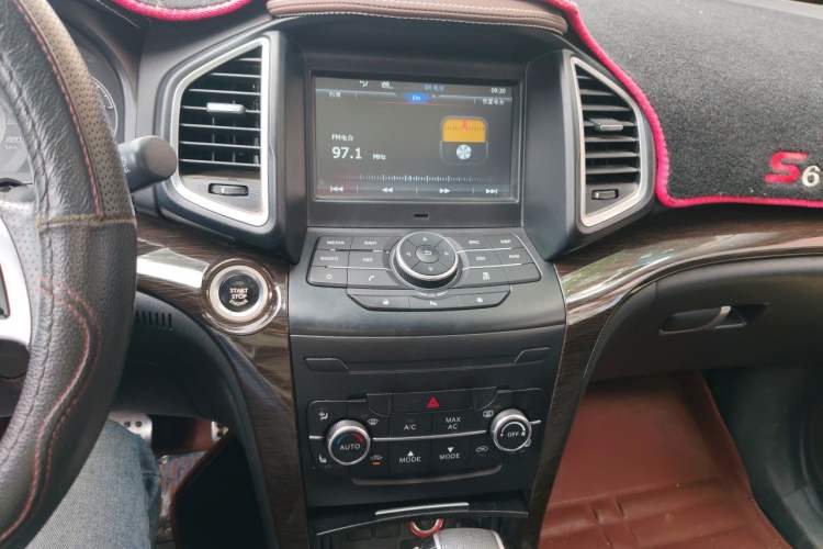 Used HYOSOW S6 2016 1.5T CVT Enjoyment Model Audio And AC Panel