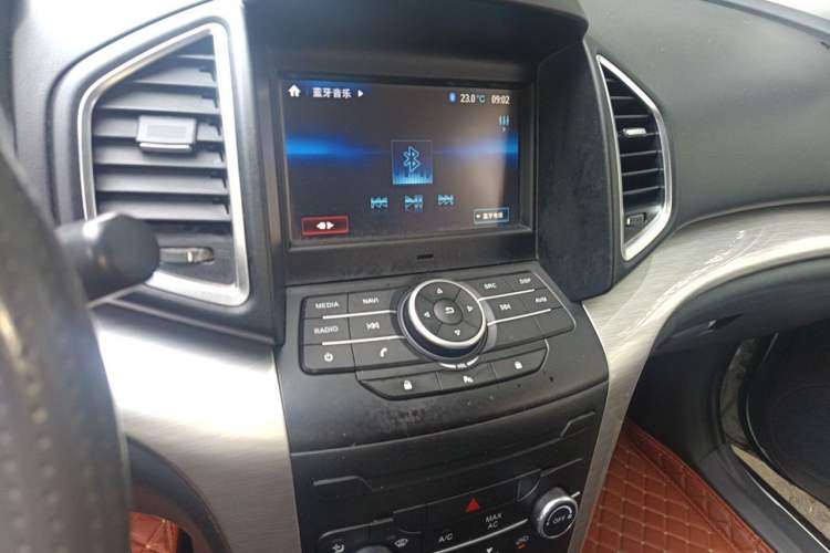 Used HYOSOW S6 2016 1.5T Manual Fashion Model Audio And AC Panel