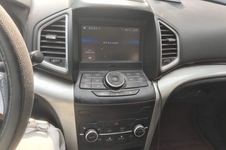 Used HYOSOW S6 2016 1.5T Manual Fashion Model Audio And AC Panel