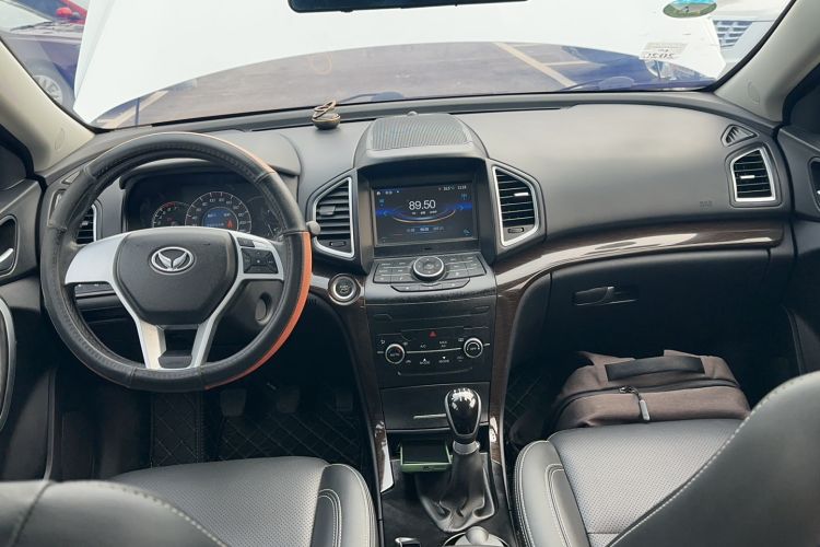 Used HYOSOW S6 2016 1.5T Manual Leading Model Center Console