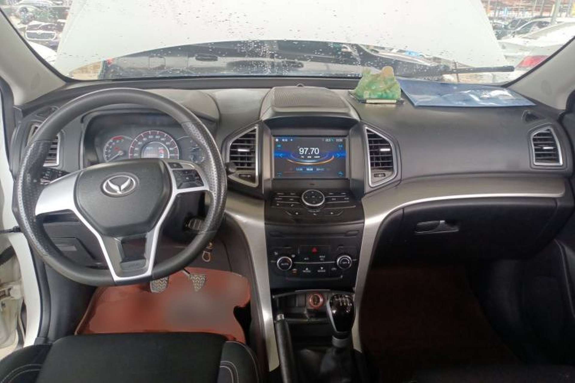 Used HYOSOW S6 2016 1.5T Manual Fashion Model Center Console