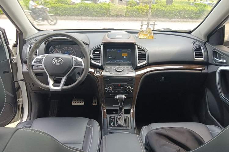 Used HYOSOW S6 2016 1.5T CVT Enjoyment Model Center Console