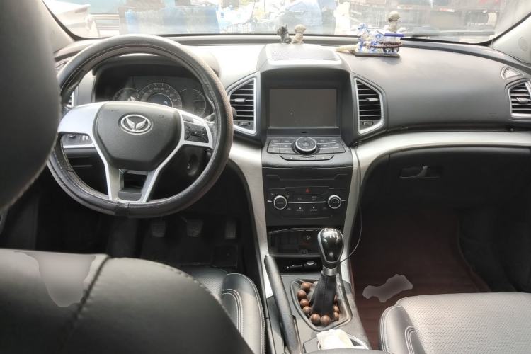 Used HYOSOW S6 2016 1.5T Manual Fashion Model Center Console