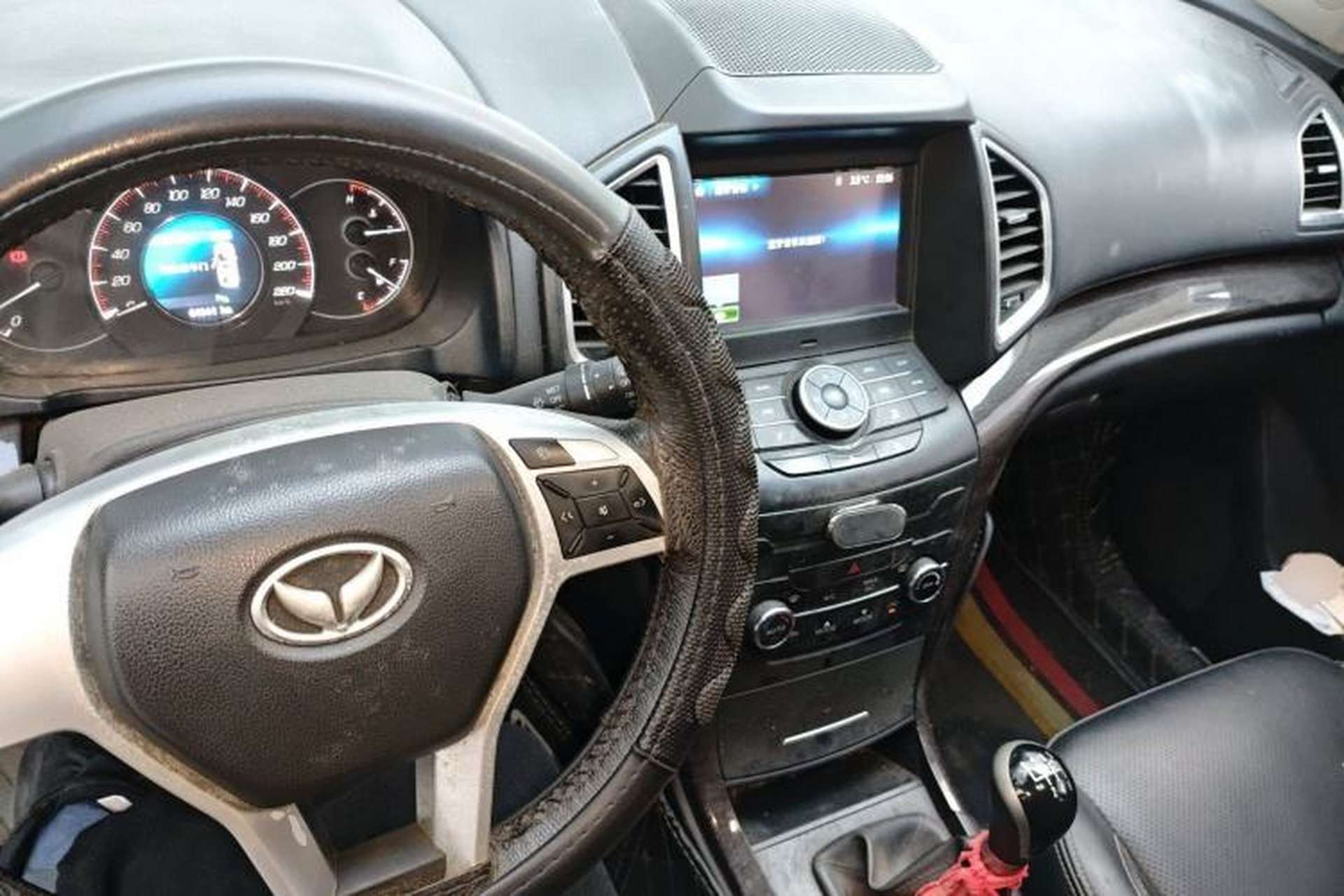 Used HYOSOW S6 2016 1.5T Manual Leading Model Center Console