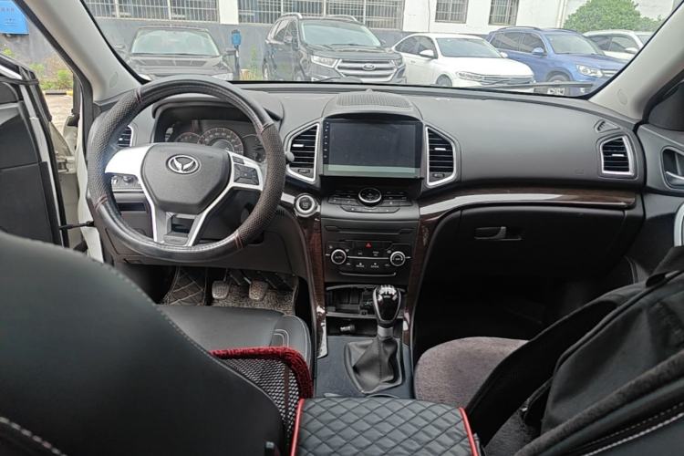 Used HYOSOW S6 2016 1.5T Manual Leading Model Center Console