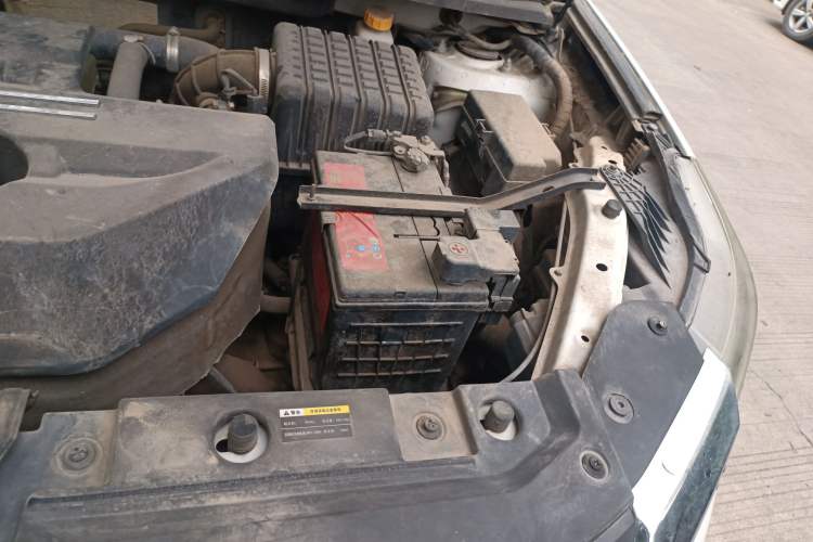 Used HYOSOW S6 2016 1.5T Manual Fashion Model Engine Bay Left