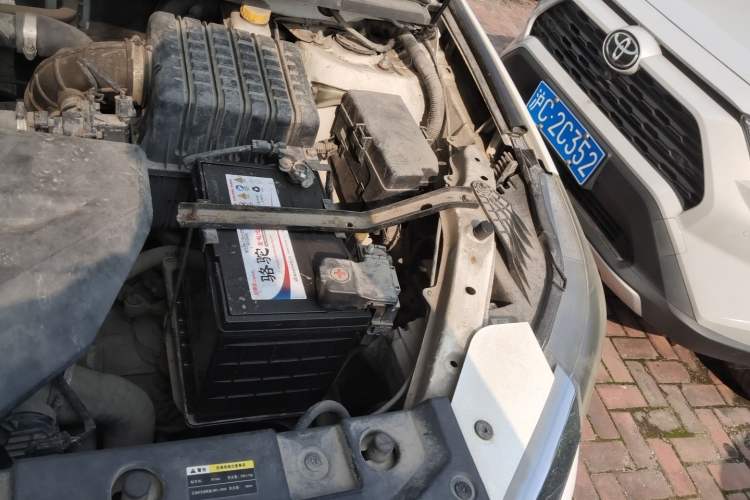 Used HYOSOW S6 2016 1.5T Manual Fashion Model Engine Bay Left