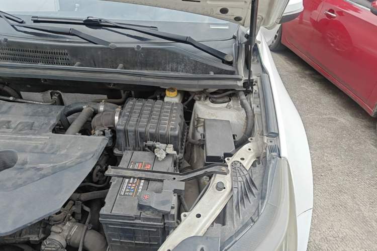 Used HYOSOW S6 2016 1.5T Manual Leading Model Engine Bay Left