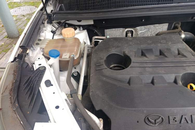 Used HYOSOW S6 2016 1.5T Manual Fashion Model Engine Bay Right