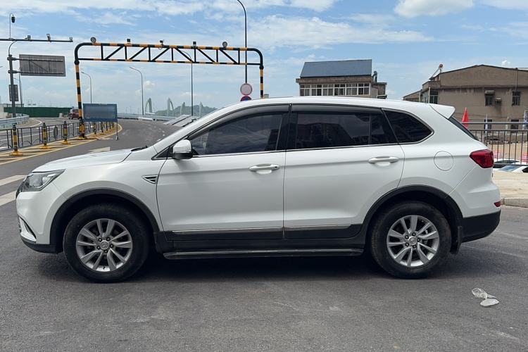 Used HYOSOW S6 2016 1.5T Manual Fashion Model Exterior 5