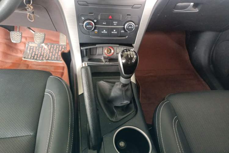 Used HYOSOW S6 2016 1.5T Manual Fashion Model Gear Lever