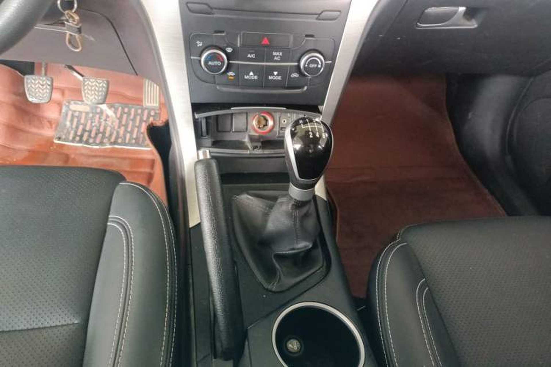 Used HYOSOW S6 2016 1.5T Manual Fashion Model Gear Lever