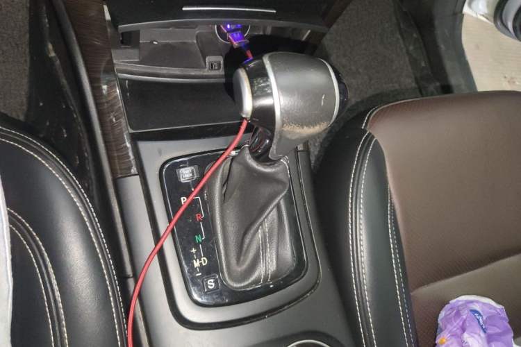 Used HYOSOW S6 2016 1.5T CVT Premium Edition Gear Lever