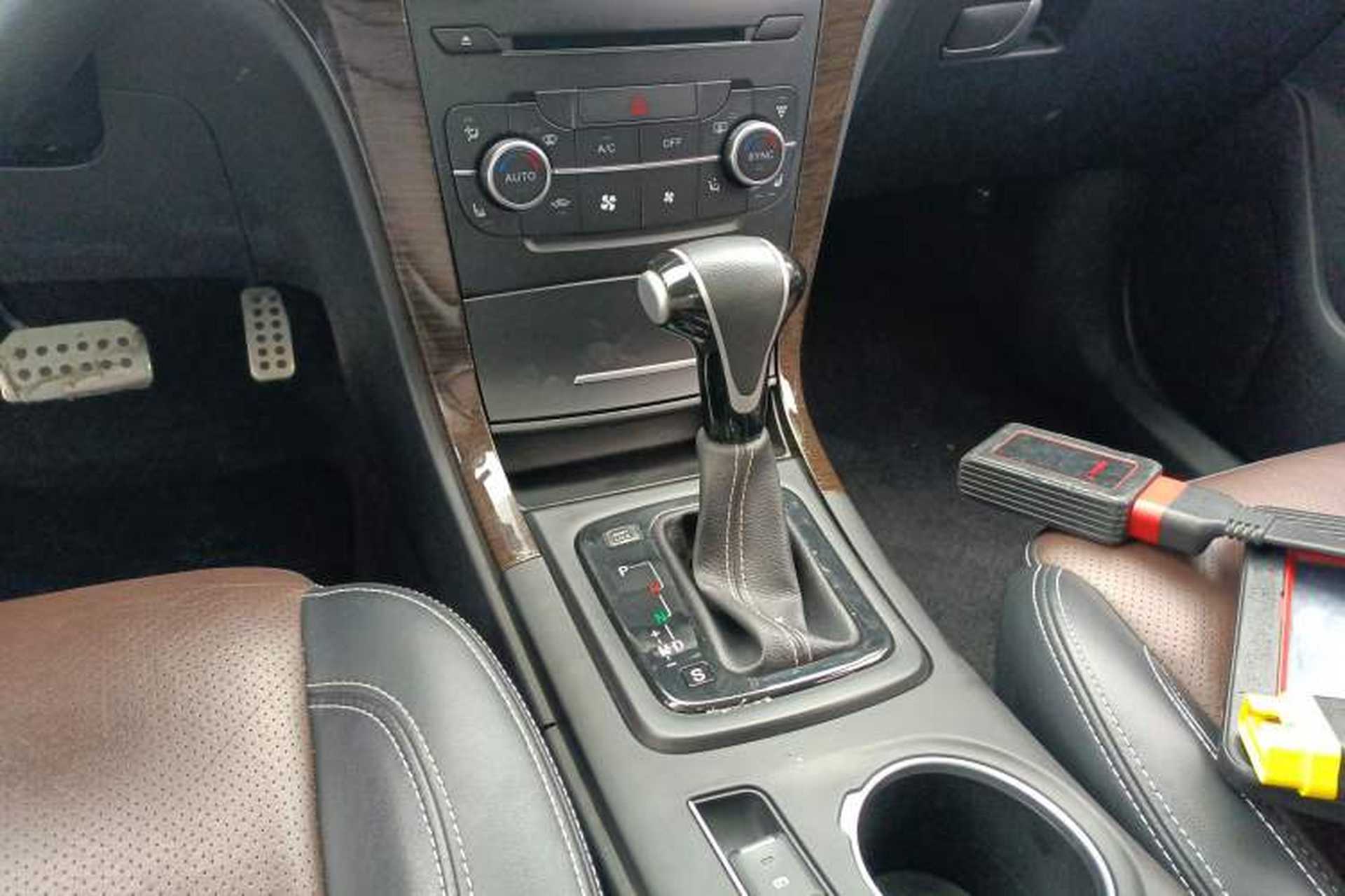 Used HYOSOW S6 2016 1.5T CVT Premium Edition Gear Lever