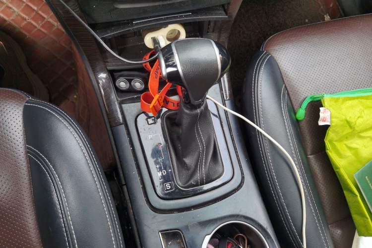 Used HYOSOW S6 2016 1.5T CVT Premium Edition Gear Lever