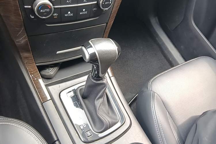 Used HYOSOW S6 2016 1.5T CVT Enjoyment Model Gear Lever