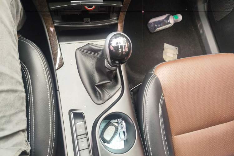 Used HYOSOW S6 2016 1.5T Manual Smart Edition Gear Lever