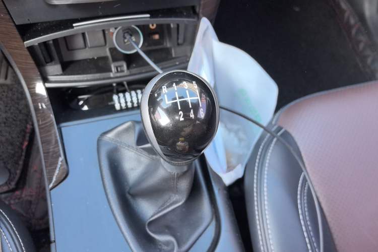 Used HYOSOW S6 2016 1.5T Manual Smart Edition Gear Lever