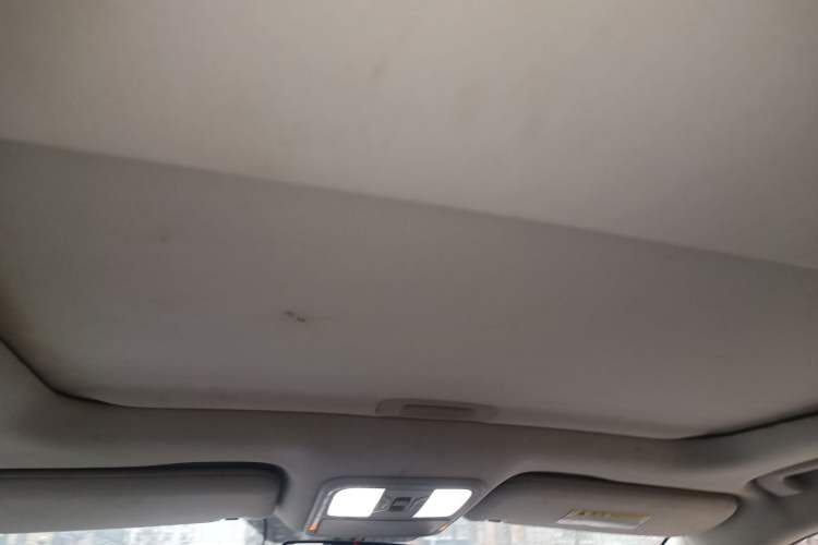 Used HYOSOW S6 2016 1.5T Manual Fashion Model Headliner