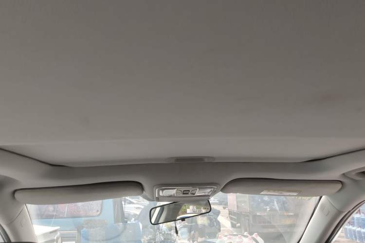 Used HYOSOW S6 2016 1.5T Manual Fashion Model Headliner