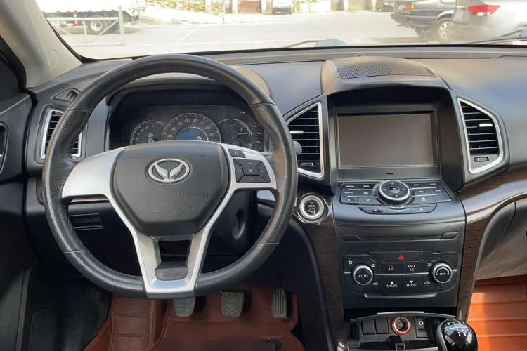 Used HYOSOW S6 2016 1.5T Manual Leading Model Interior 1