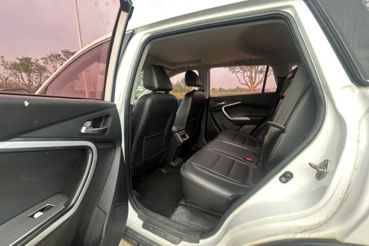 Used HYOSOW S6 2016 1.5T Manual Fashion Model Interior 2