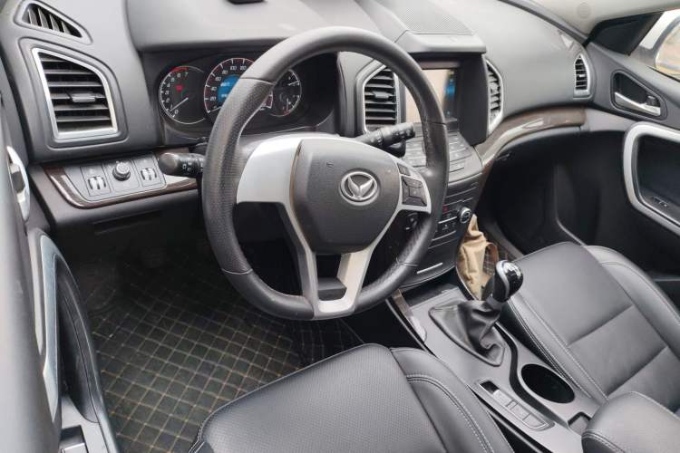 Used HYOSOW S6 2016 1.5T Manual Leading Model Interior 2