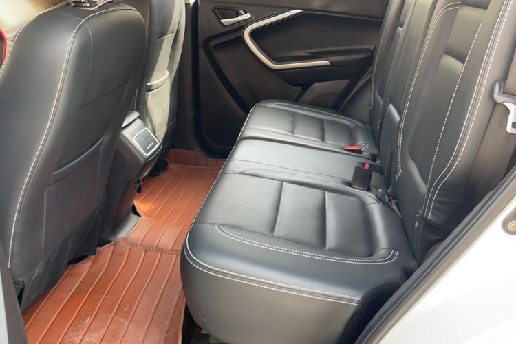 Used HYOSOW S6 2016 1.5T Manual Leading Model Interior 3