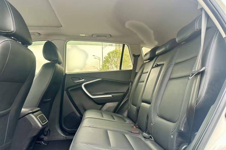 Used HYOSOW S6 2016 1.5T Manual Fashion Model Interior 5