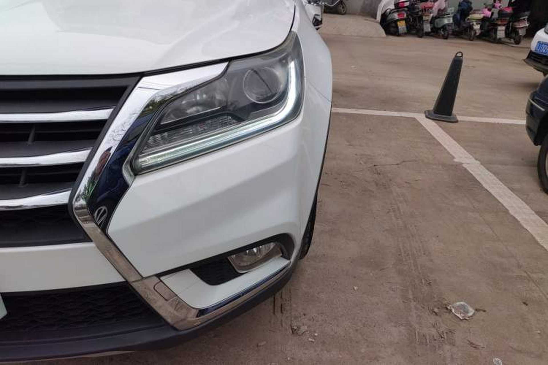Used HYOSOW S6 2016 1.5T Manual Fashion Model Left Front Headlight