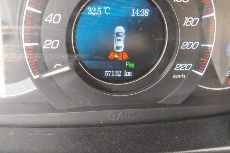 Used HYOSOW S6 2016 1.5T Manual Fashion Model Odometer Close Up