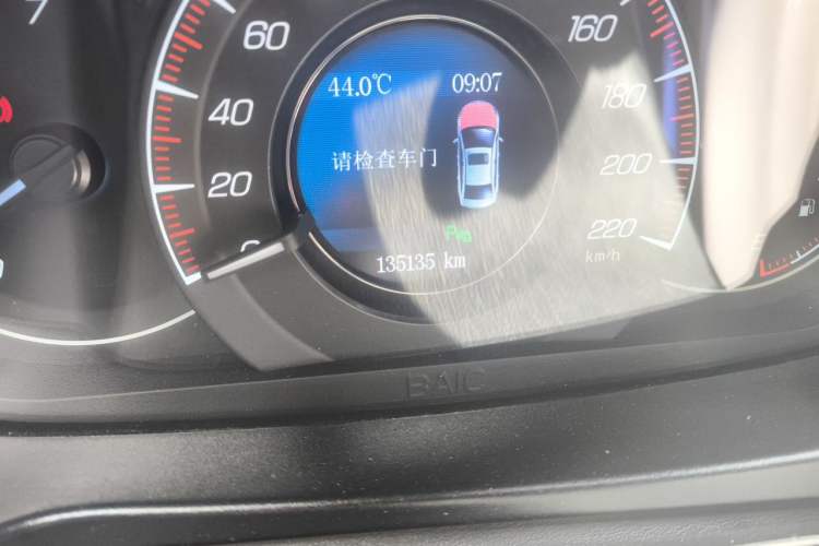 Used HYOSOW S6 2016 1.5T Manual Leading Model Odometer Close Up