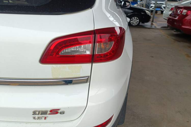 Used HYOSOW S6 2016 1.5T Manual Fashion Model Right Rear Taillight
