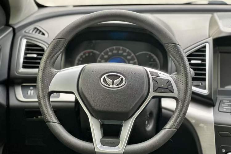 Used HYOSOW S6 2016 1.5T Manual Fashion Model Steering Wheel