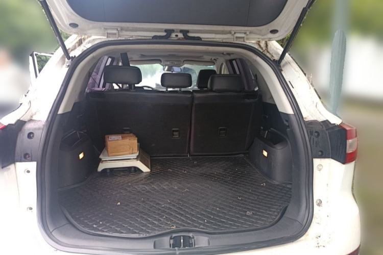 Used HYOSOW S6 2016 1.5T Manual Fashion Model Trunk