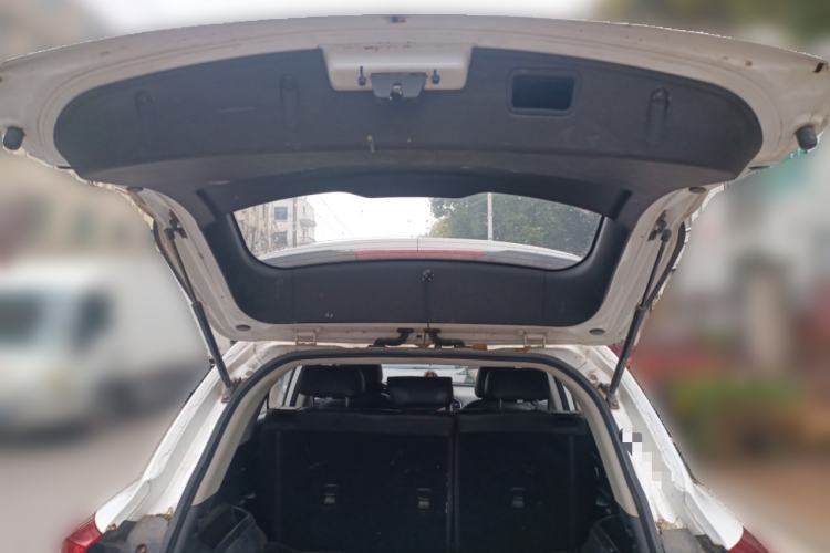 Used HYOSOW S6 2016 1.5T Manual Fashion Model Trunk