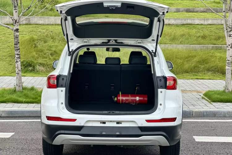 Used HYOSOW S6 2016 1.5T Manual Fashion Model Trunk