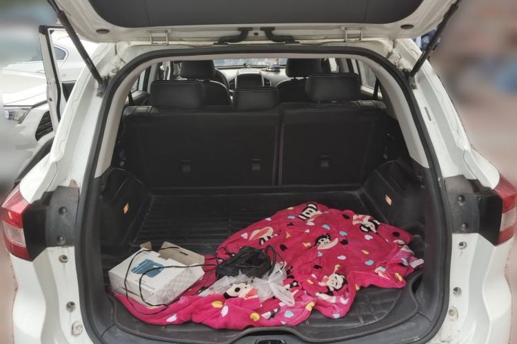 Used HYOSOW S6 2016 1.5T Manual Fashion Model Trunk